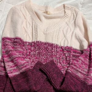 Hollister V-Neck Sweater in Cream and Pink